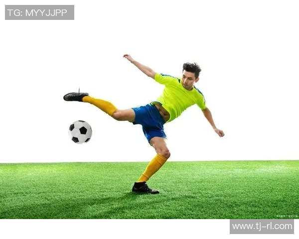 足球巨星亲临赛场见证儿子踢球精彩瞬间感动满满 足球巨星亲临赛场见证儿子踢球精彩瞬间感动满满